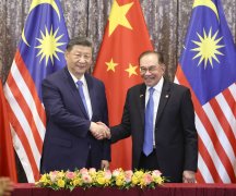 习同马来西亚总理安瓦尔举行漫谈