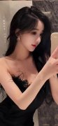 <b>坐正在木顿时疯狂摇头的动图</b>